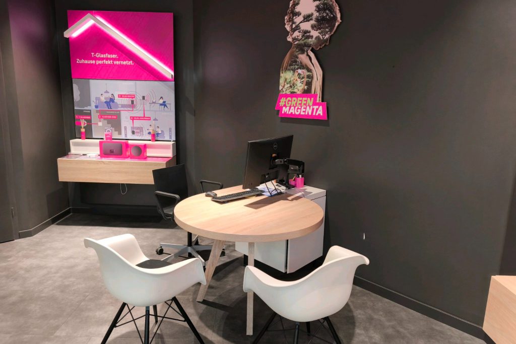 Innenansicht Shop. Tele Shop Hannover Mitte - Ihr Telekom Partner in Hannover Mitte